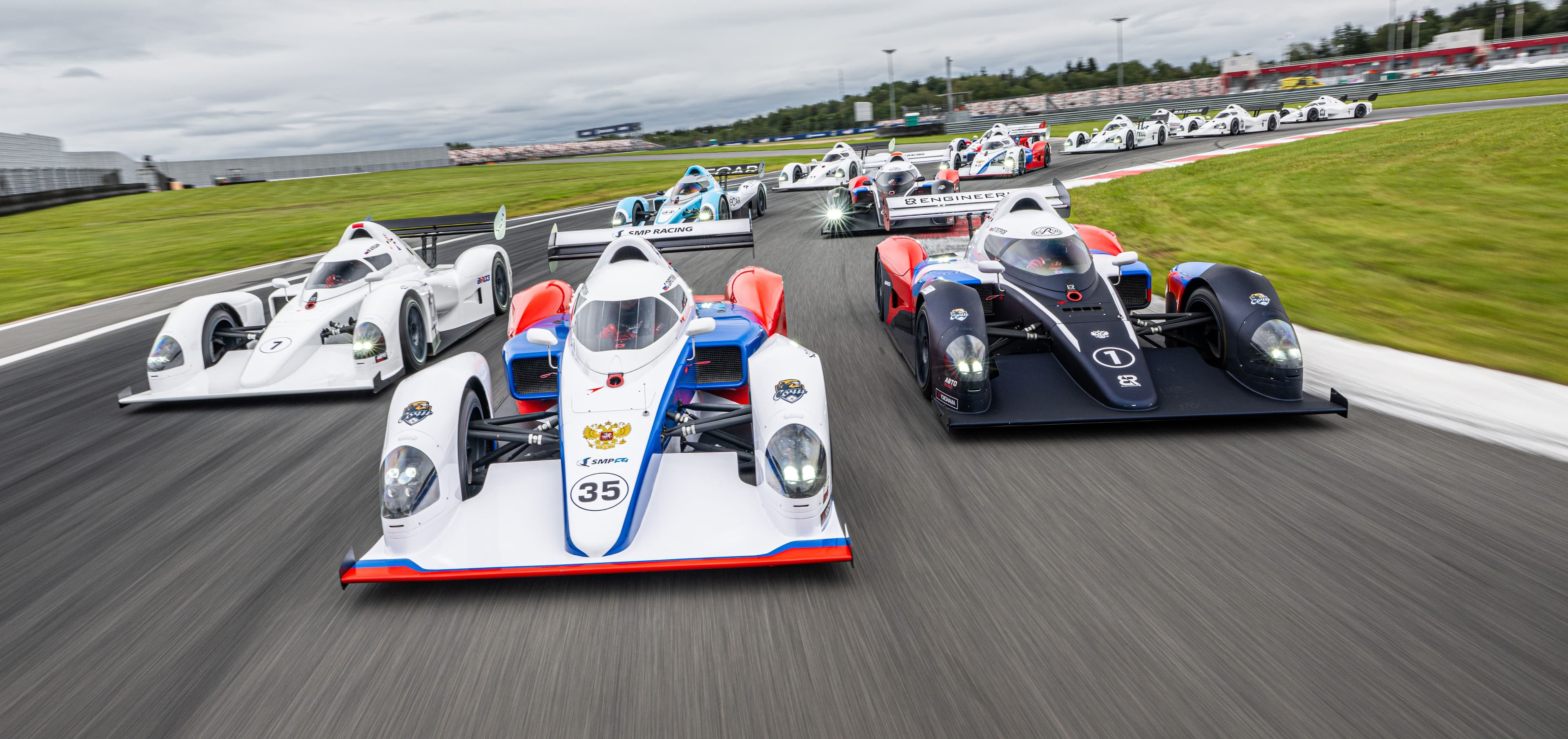 23-24 МАЯ В ПОДМОСКОВЬЕ: РОССИЙСКИЕ БОЛИДЫ С ПИЛОТОМ «ФОРМУЛЫ-1» ПРОТИВ СУПЕРКАРОВ MERCEDES И LAMBORGHINI